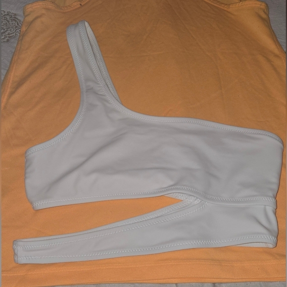 Lulu's White Bikini Top B3 - Picture 2 of 3